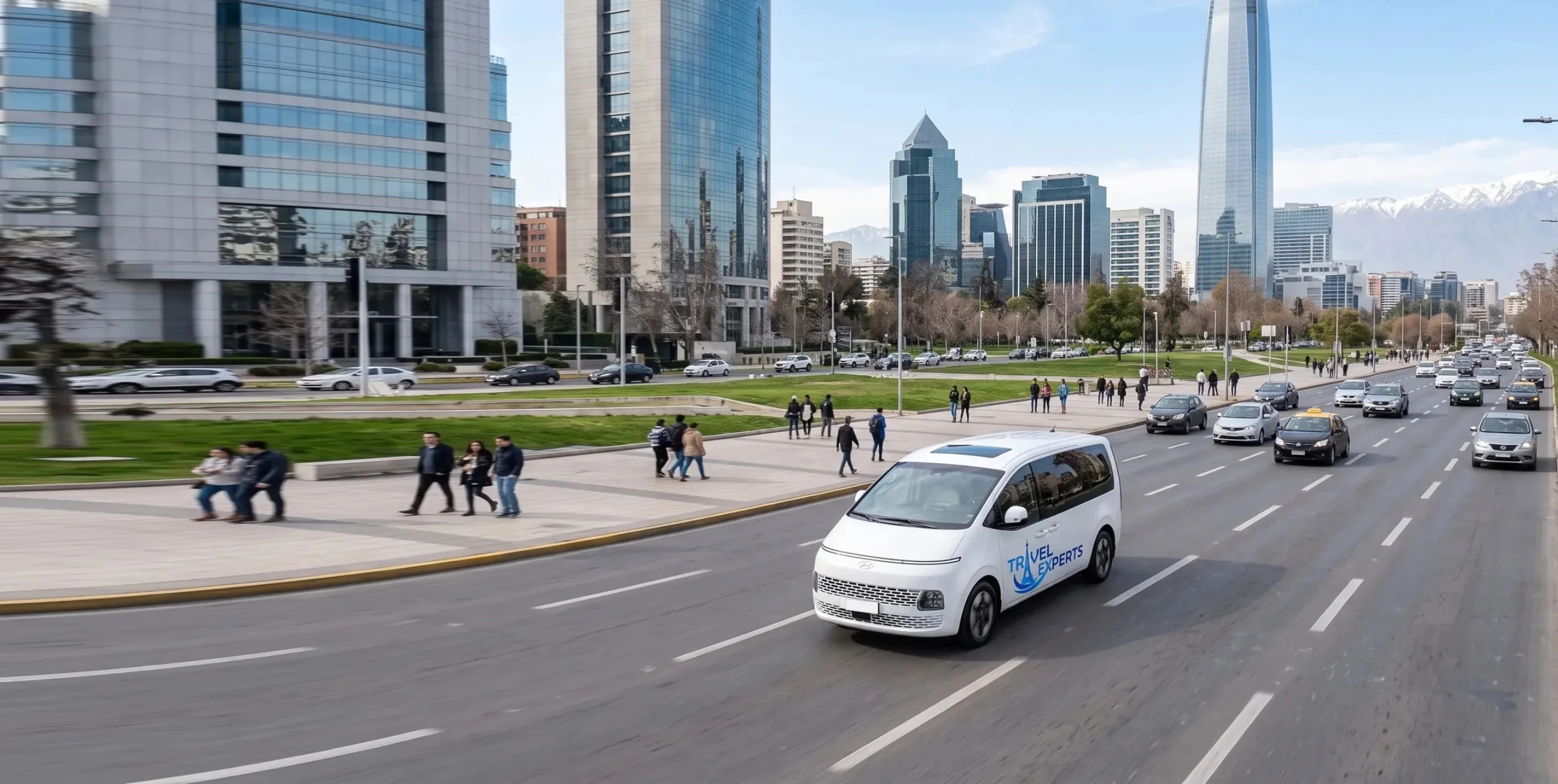 Van de Travel Experts circulando por el sector empresarial de Santiago